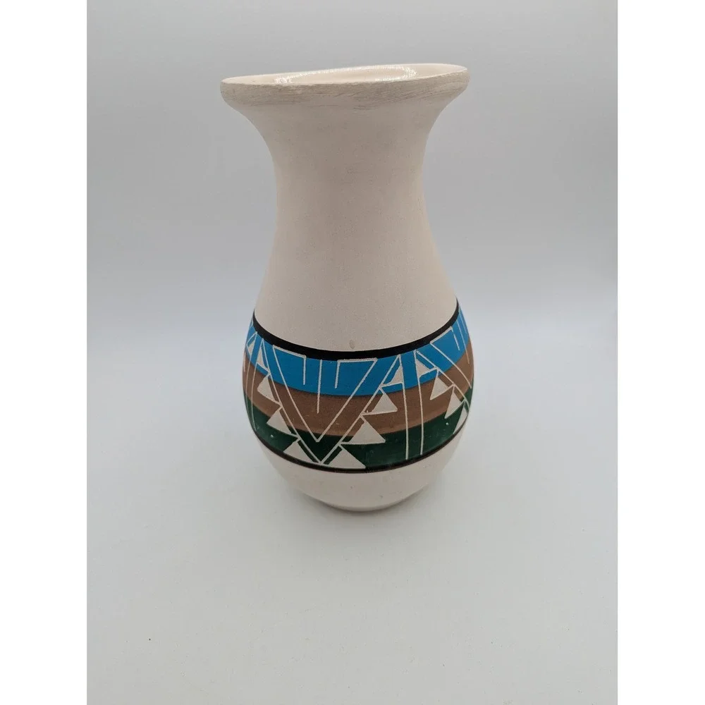 Sioux Pottery Native American Vase Harnett Signed White Geometric 10.5 Inch